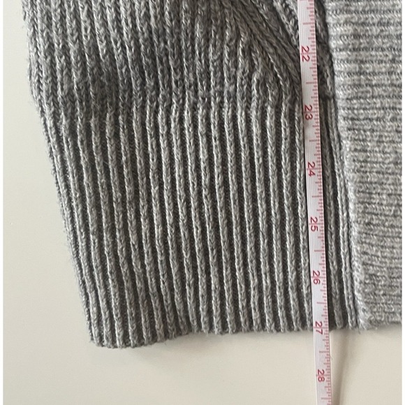 Abercrombie & Fitch Women's Size XS Gray Sweater Cardigan Pockets Long Sleeve - Picture 8 of 8